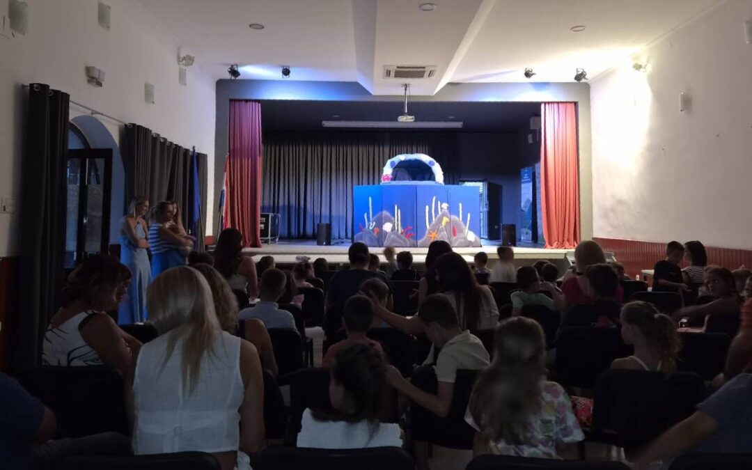 Najmlađi ispunili Dom kulture u Unešiću: Večer pjesme, smijeha i važnih životnih poruka
